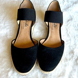 Life Stride woman’s Velocity 2.0 Espadrille Wedge sandal black